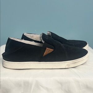 OluKai Black Slip-On Women's Flats Pehuea Heu, Sheep Fur Lining